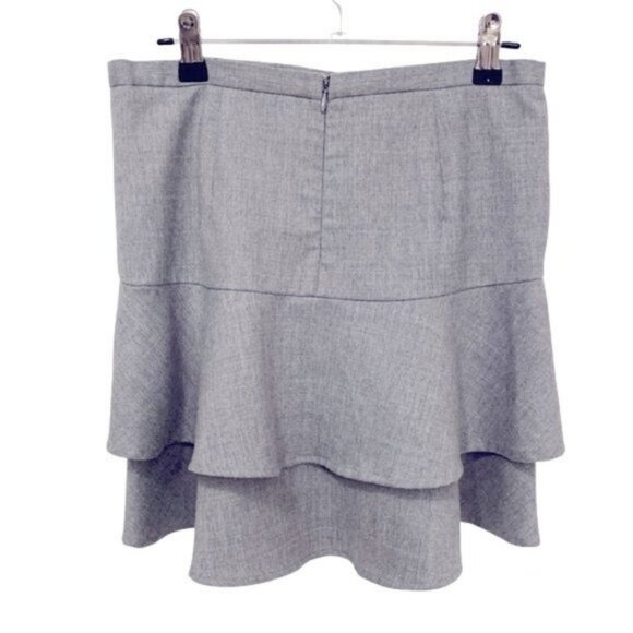 BCBGMaxAzria wool blend gray tiered ruffled lined mini skirt. Women’s size 0 - Picture 2 of 9